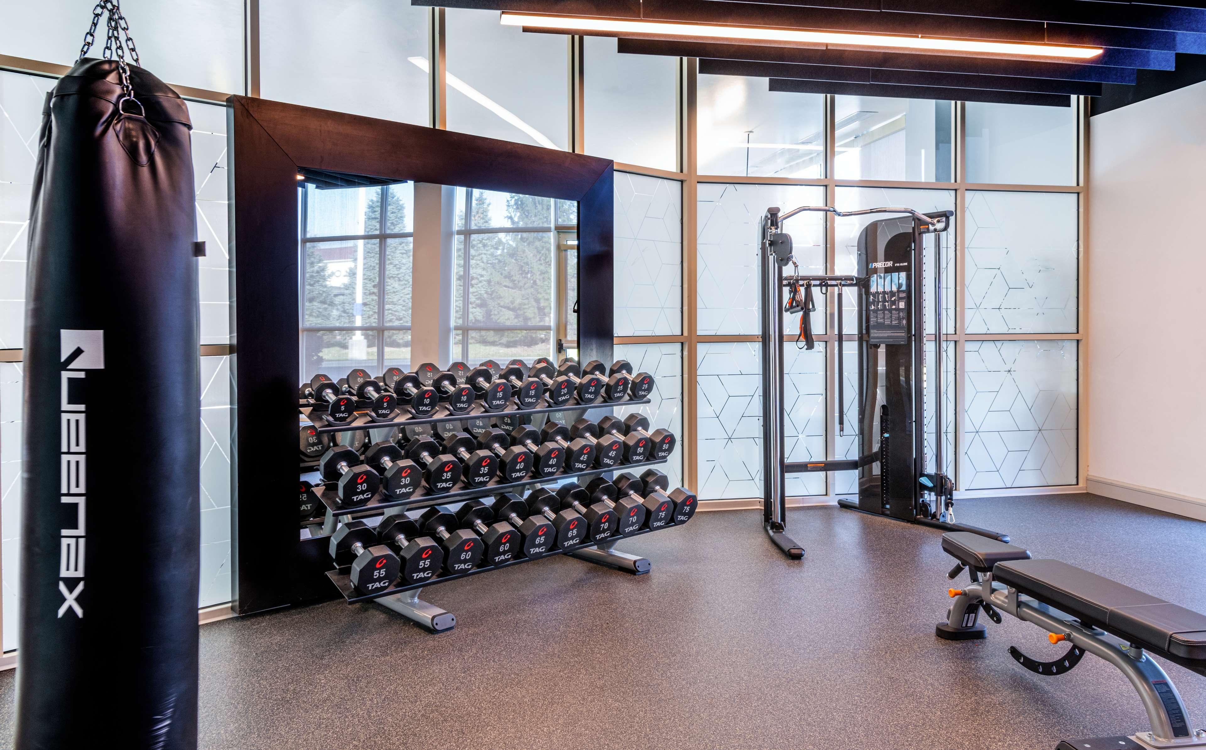 Отель Hilton Columbus/Polaris Экстерьер фото