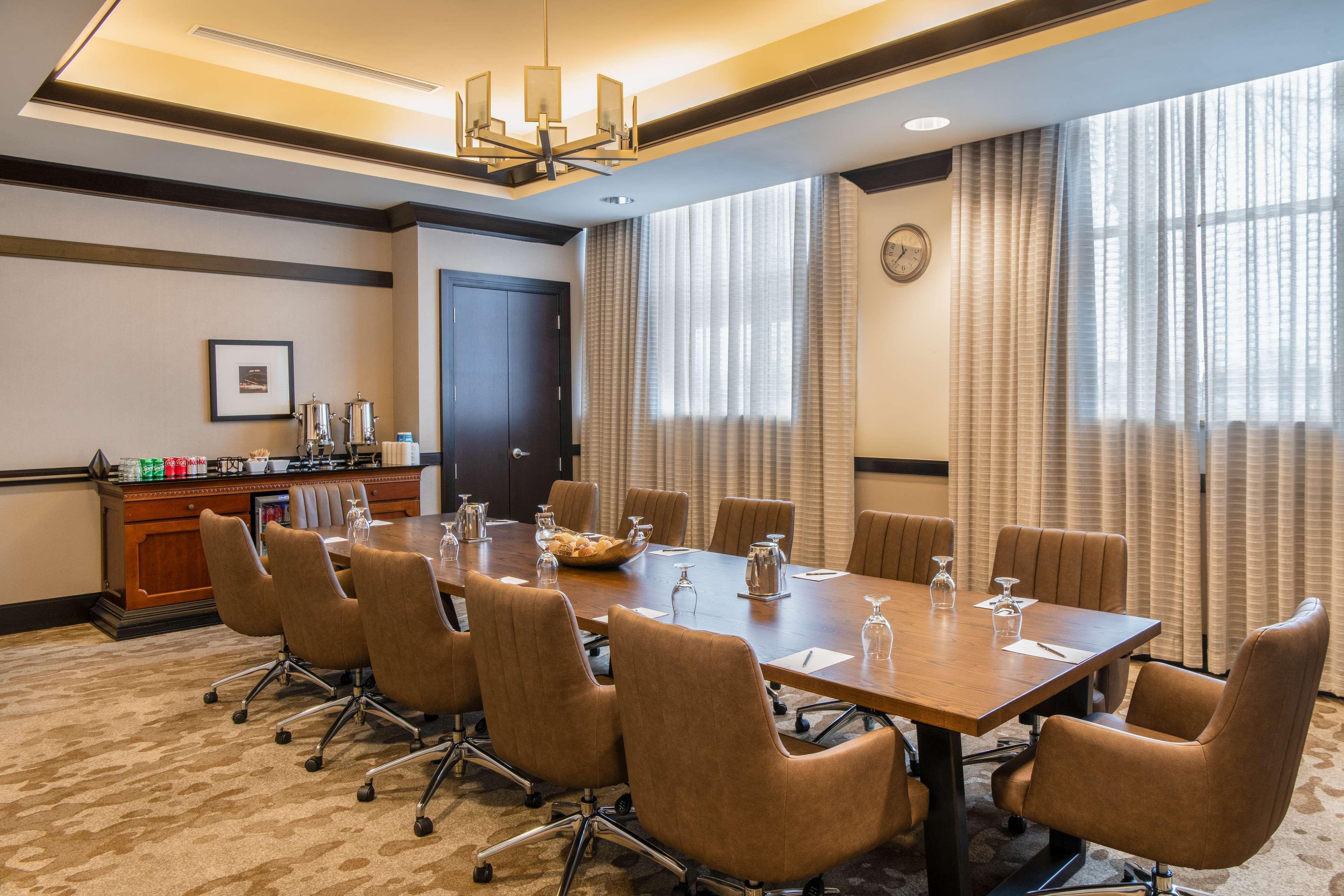 Отель Hilton Columbus/Polaris Экстерьер фото