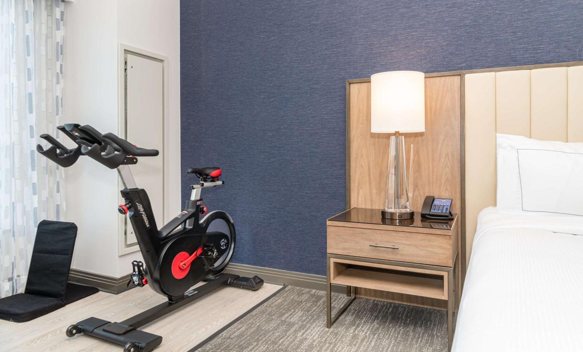 Отель Hilton Columbus/Polaris Экстерьер фото