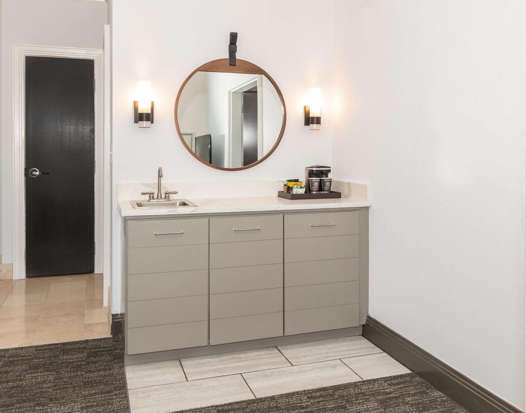 Отель Hilton Columbus/Polaris Экстерьер фото