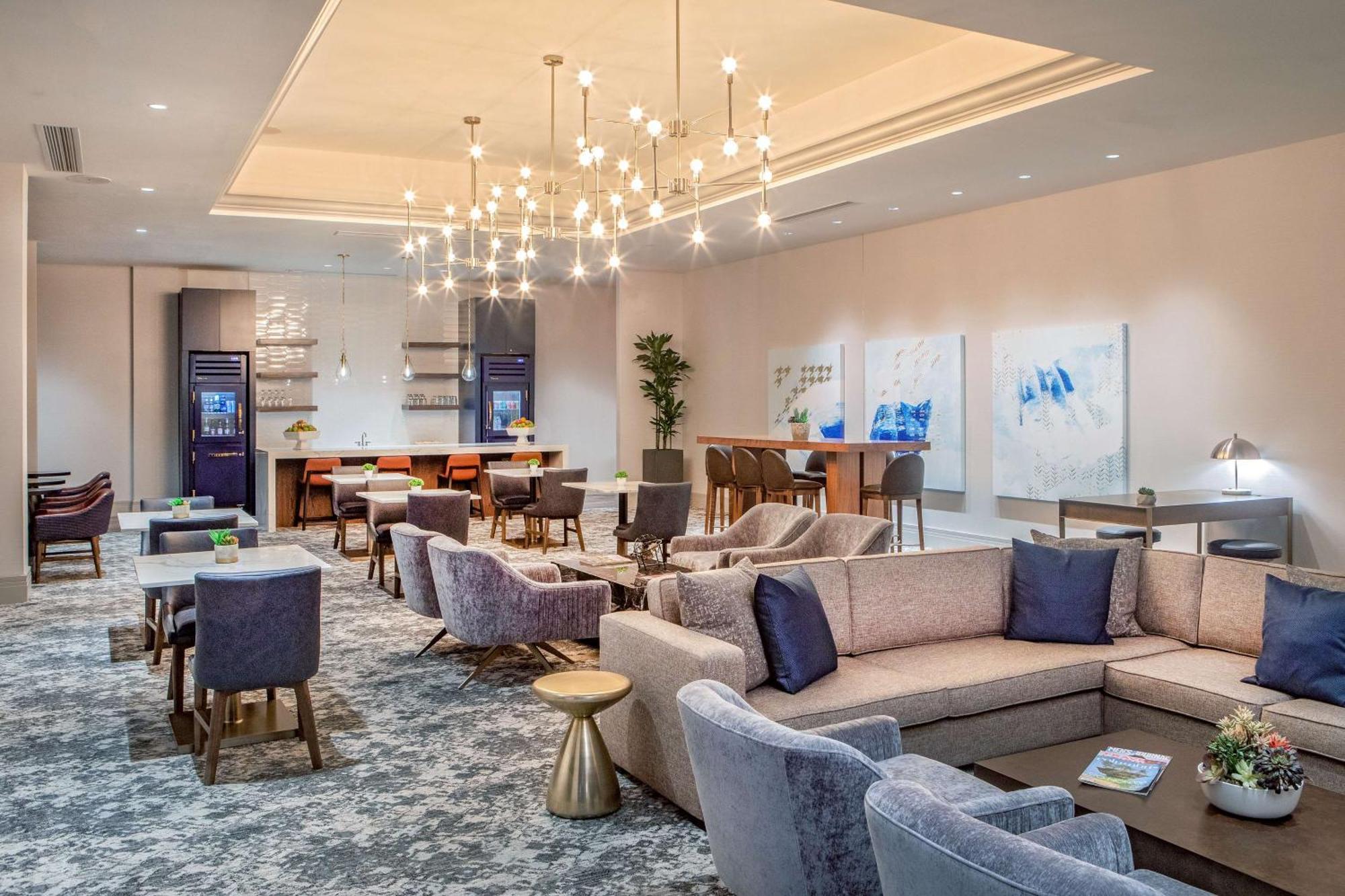 Отель Hilton Columbus/Polaris Экстерьер фото