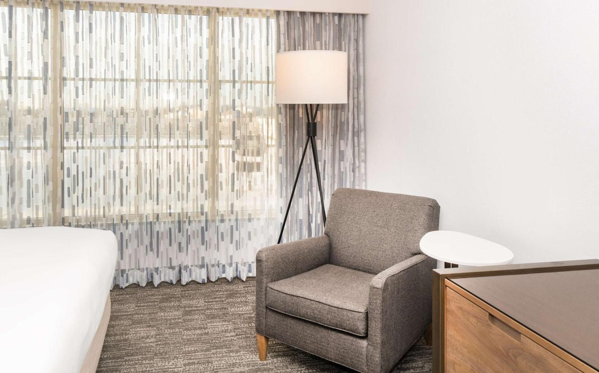 Отель Hilton Columbus/Polaris Экстерьер фото
