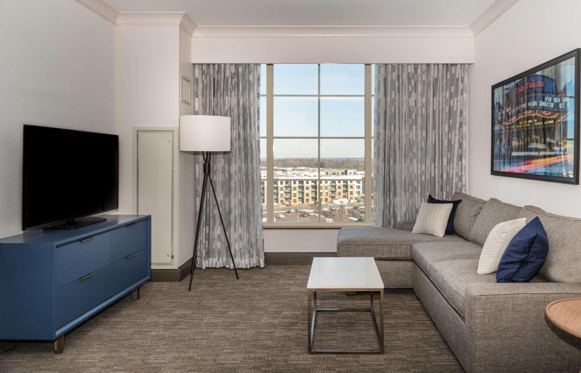 Отель Hilton Columbus/Polaris Экстерьер фото