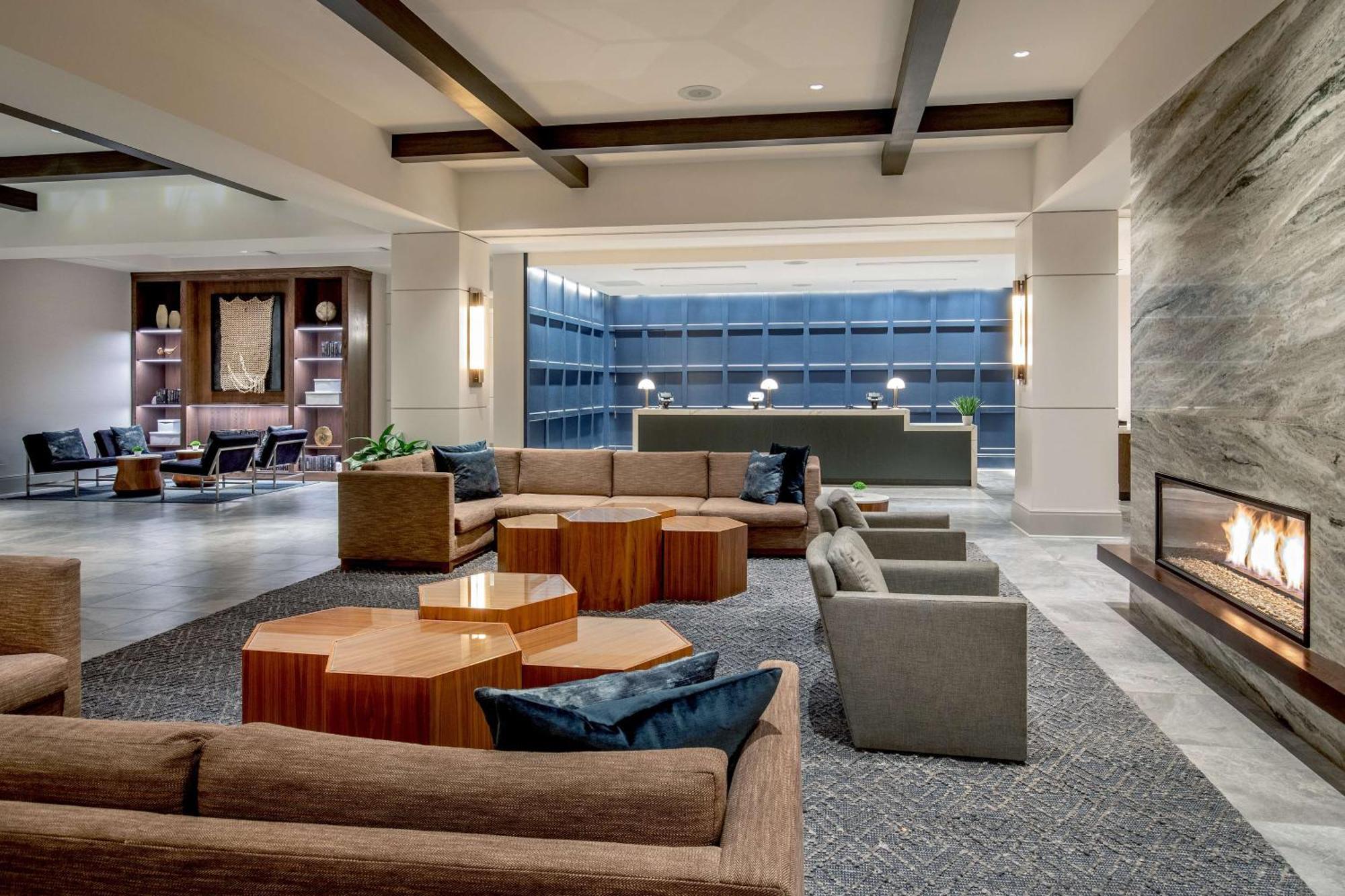 Отель Hilton Columbus/Polaris Экстерьер фото